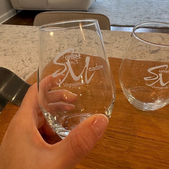 6 Stemless Wine Glasses - Picture 3 of 5